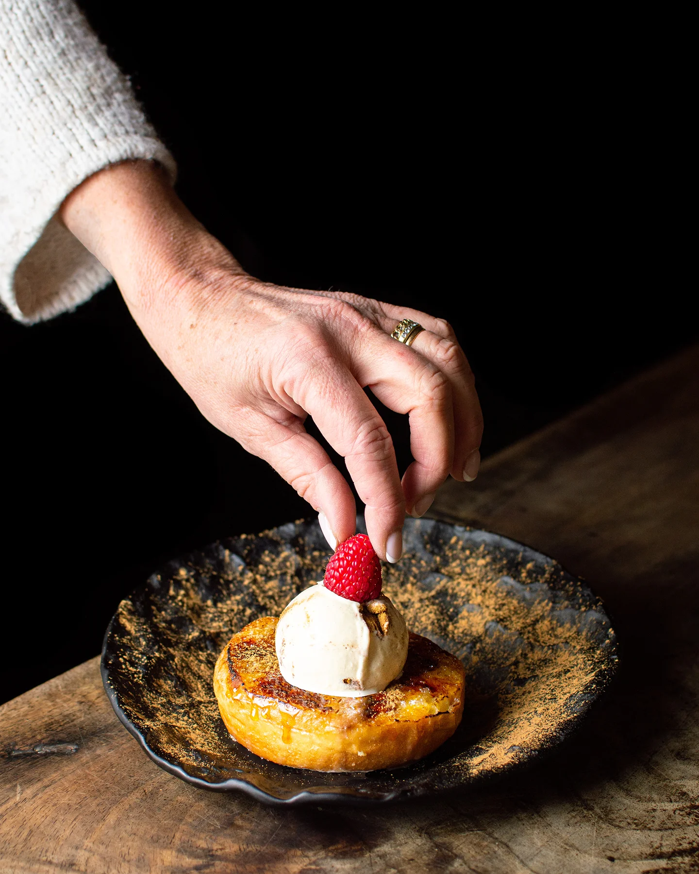 Torrija de donut amb gelat de llet merengada